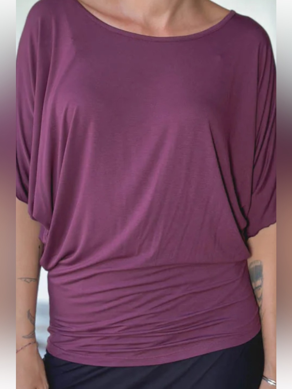 CLEMENTINE Relaxed Scoop Neck Short Sleeve Top in Deep Magenta size  small